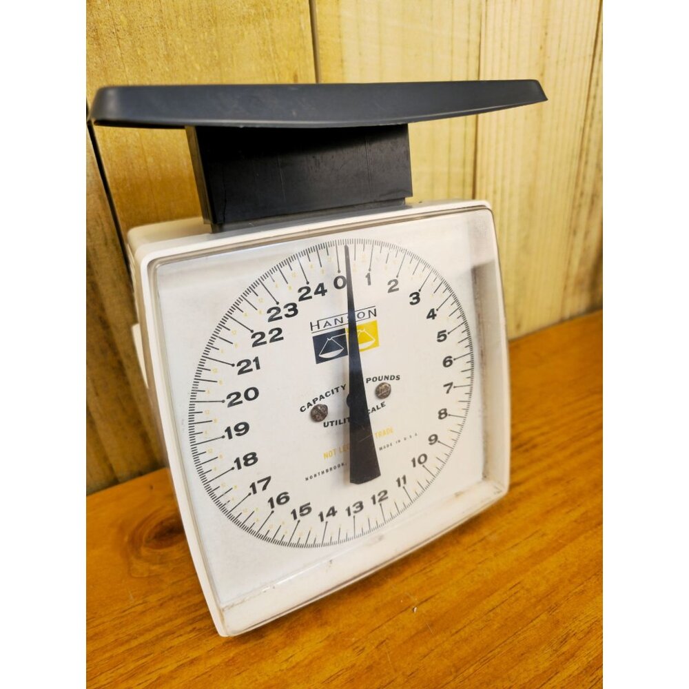 Hanson Vintage Utility Scale White & Black 24 Lb Capacity With Cracks On Base